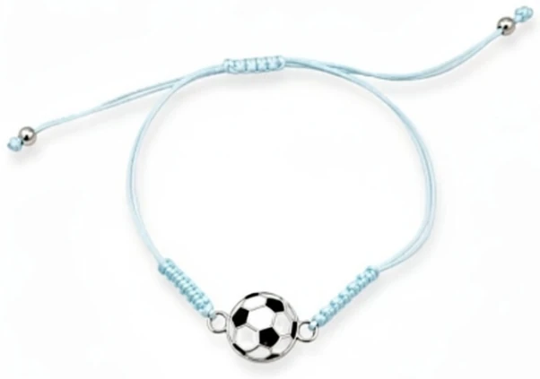 Pulsera de hilo celeste con pelota de negra y blanca